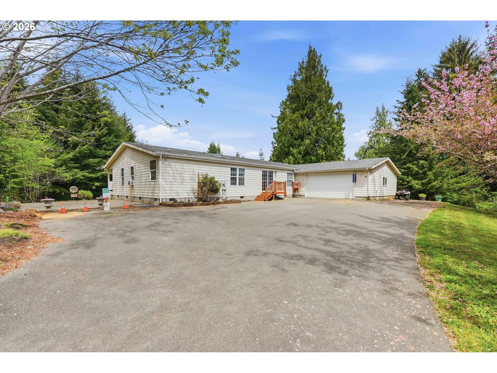Listing photo 1 of 6
