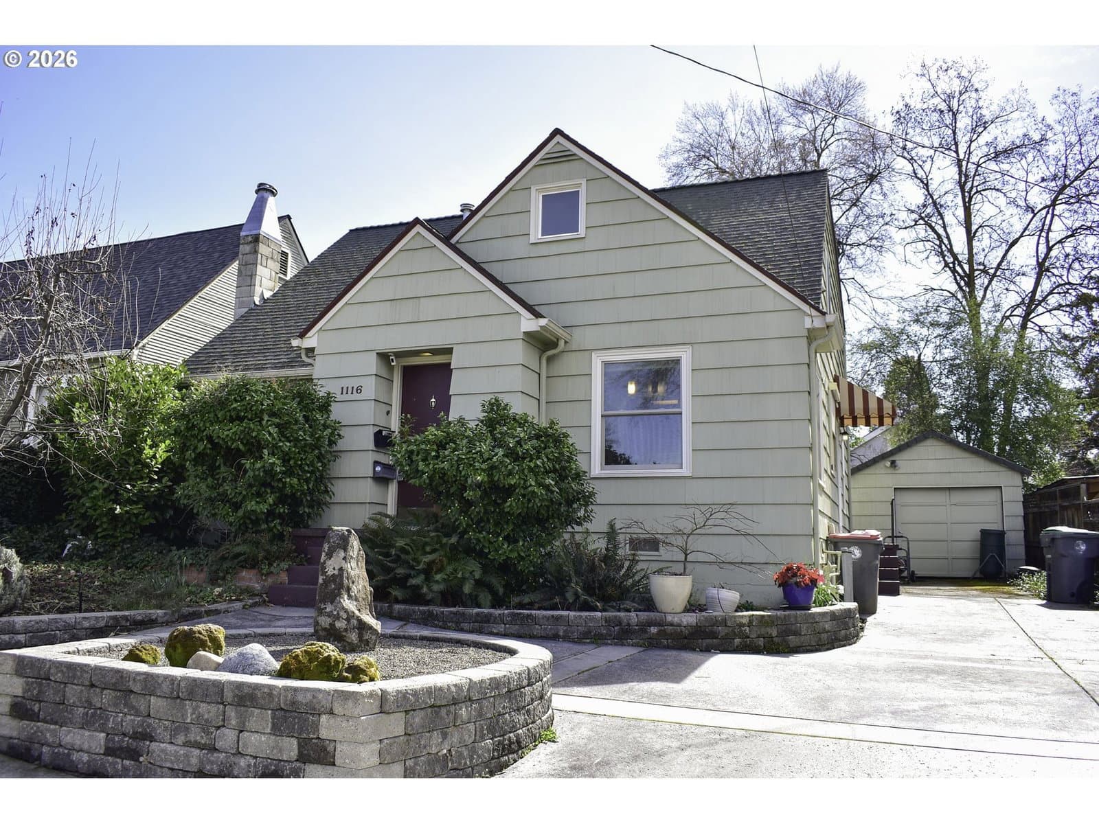 Listing photo 1 of 6