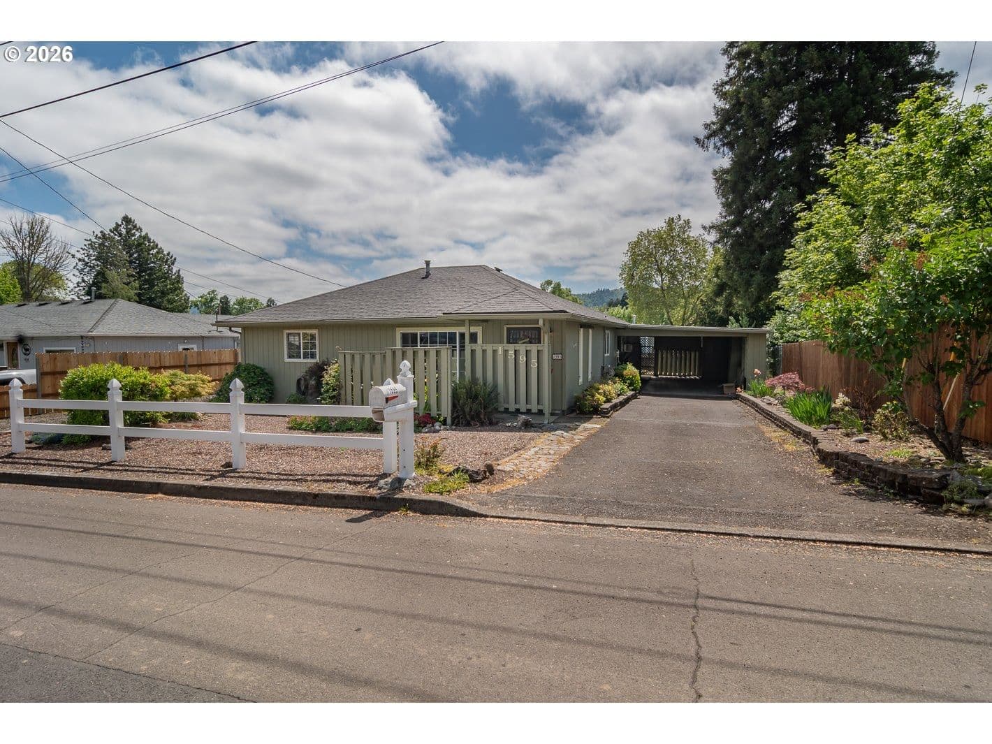Listing photo 1 of 6