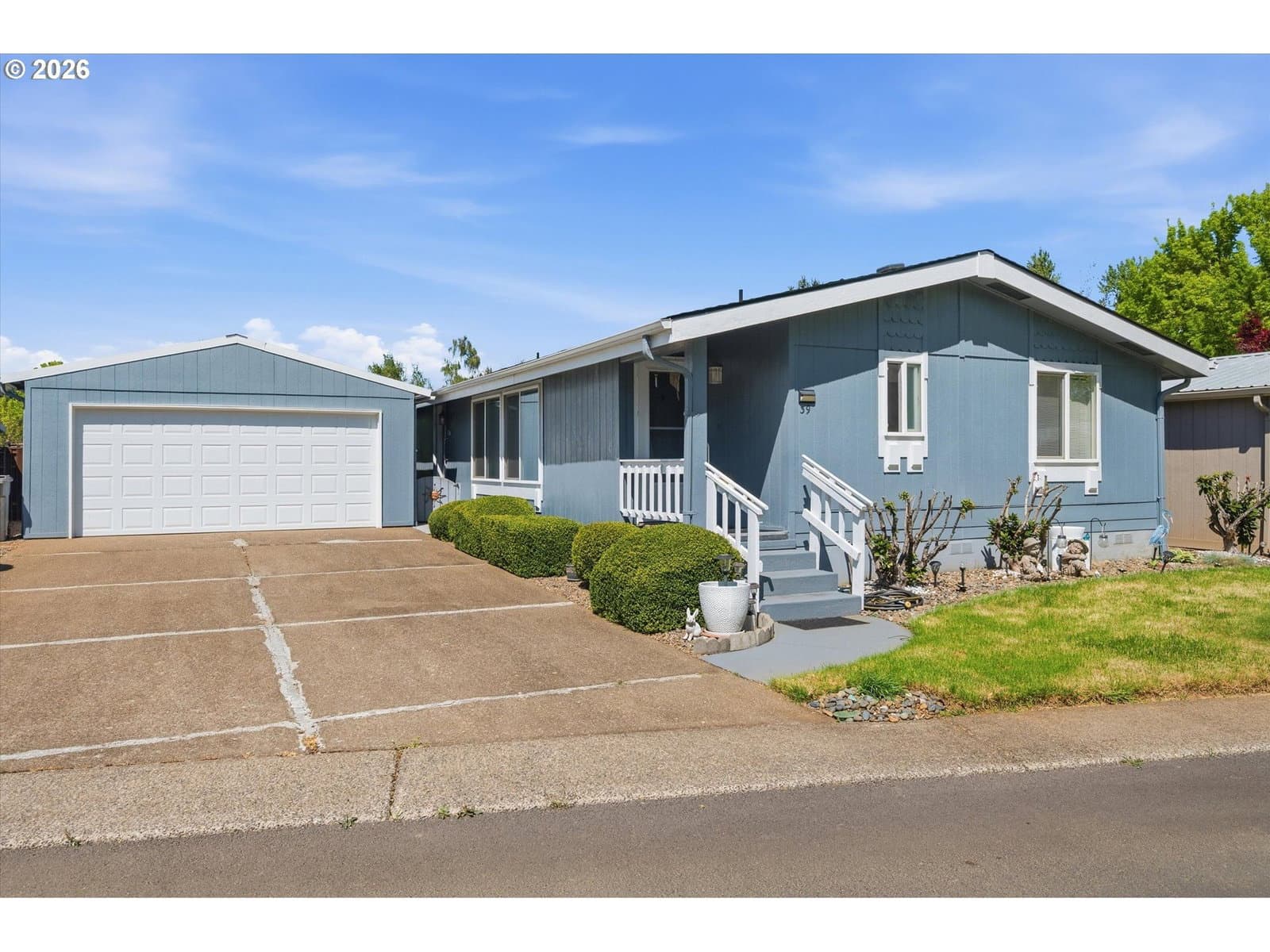 Listing photo 1 of 6