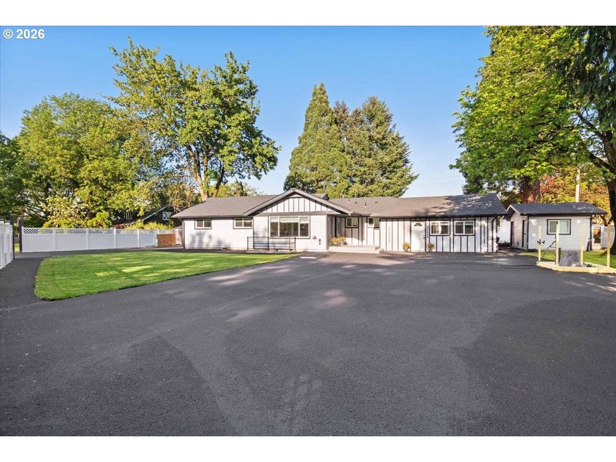 Listing photo 1 of 6
