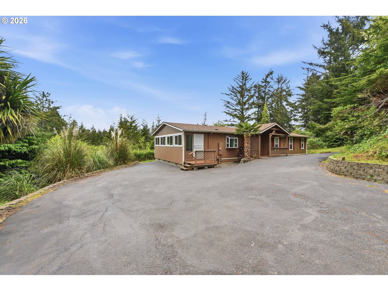 Listing photo 1 of 6
