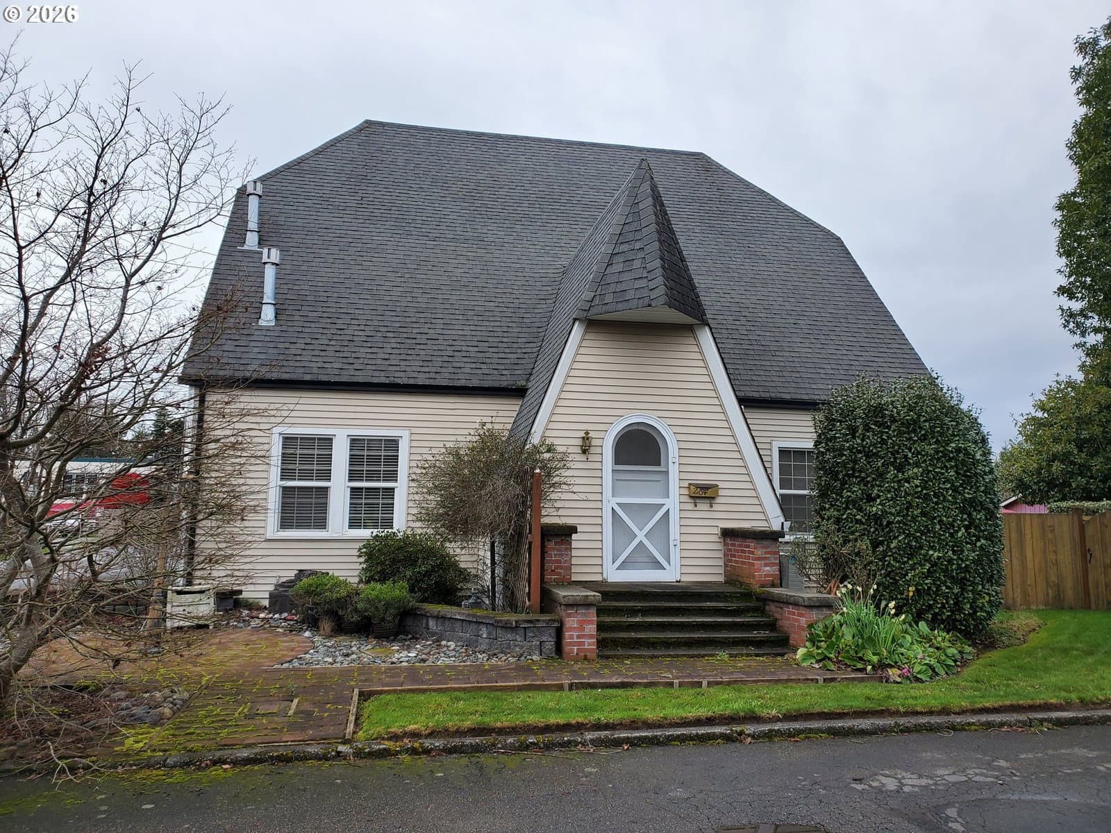 Listing photo 1 of 6