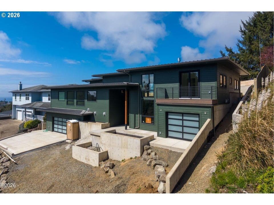 Listing photo 1 of 6