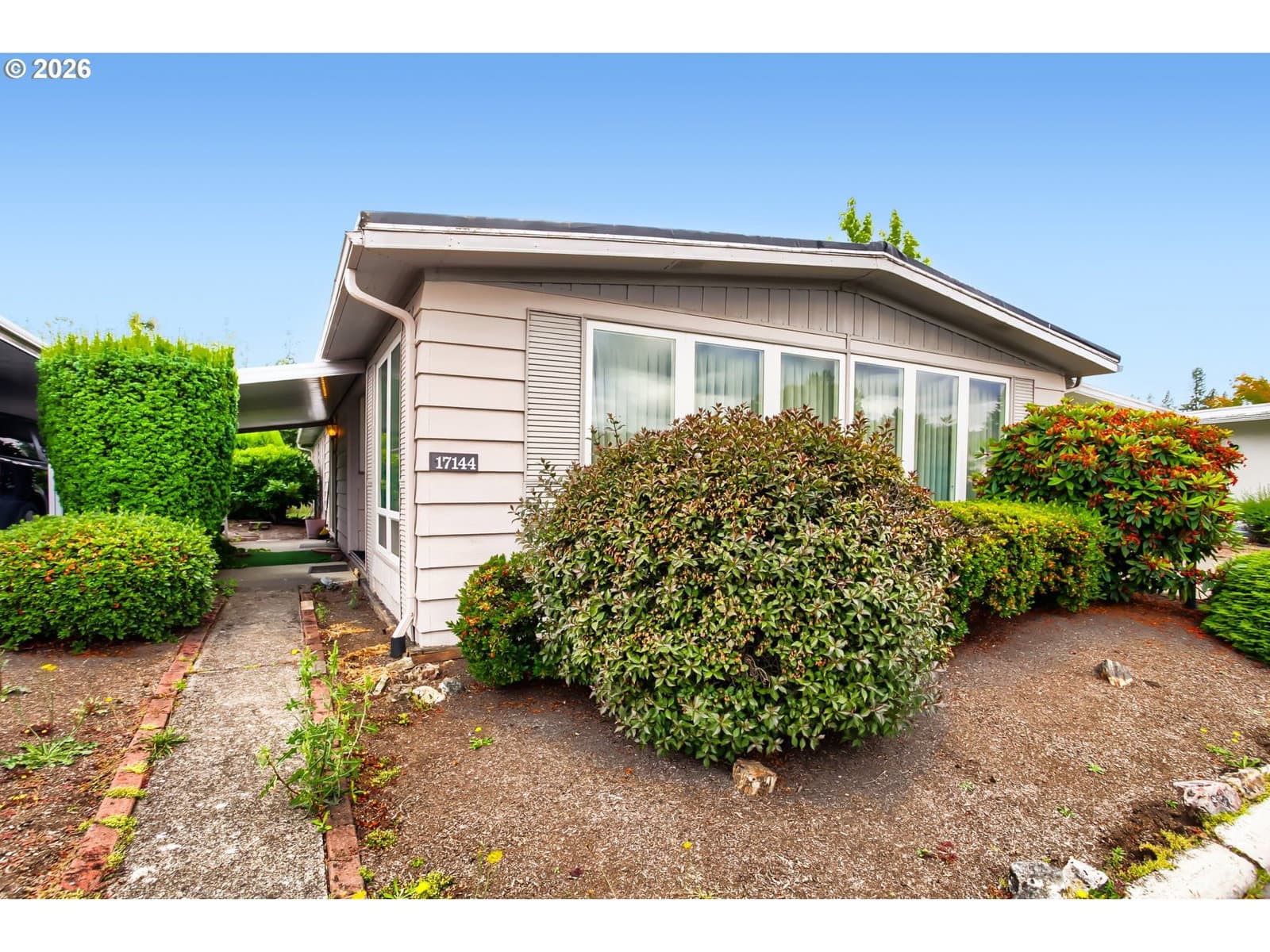 Listing photo 1 of 6