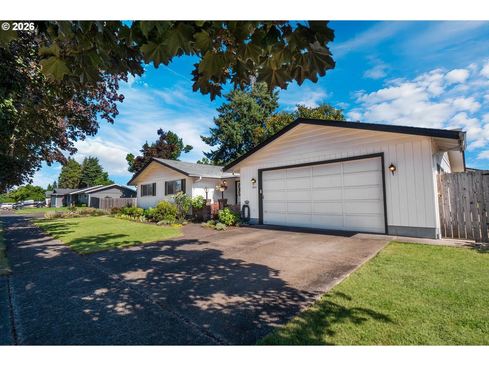 Primary listing photo, 1421 Lawnridge AVE, Springfield, OR, 97477