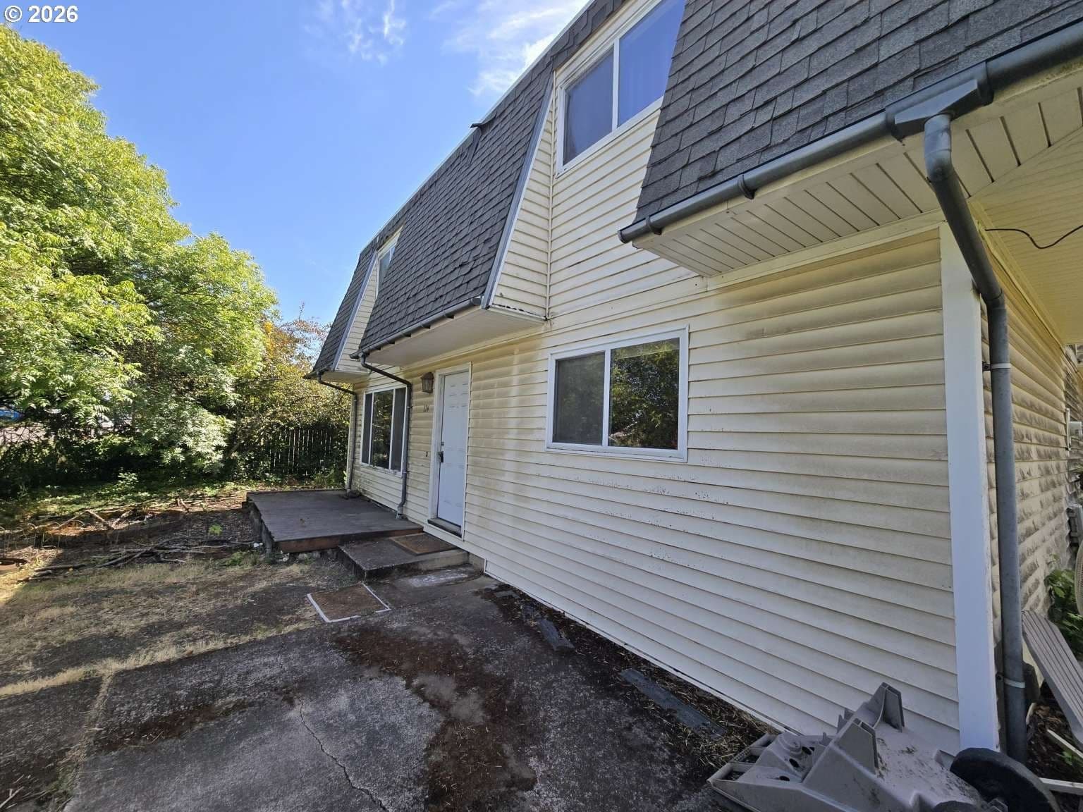 Listing photo 1 of 6
