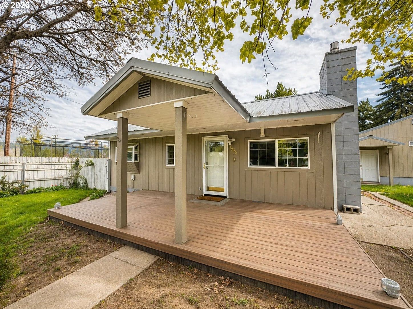 Listing photo 1 of 6