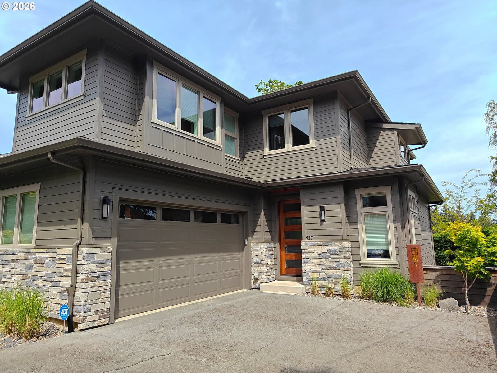 Listing photo 1 of 6