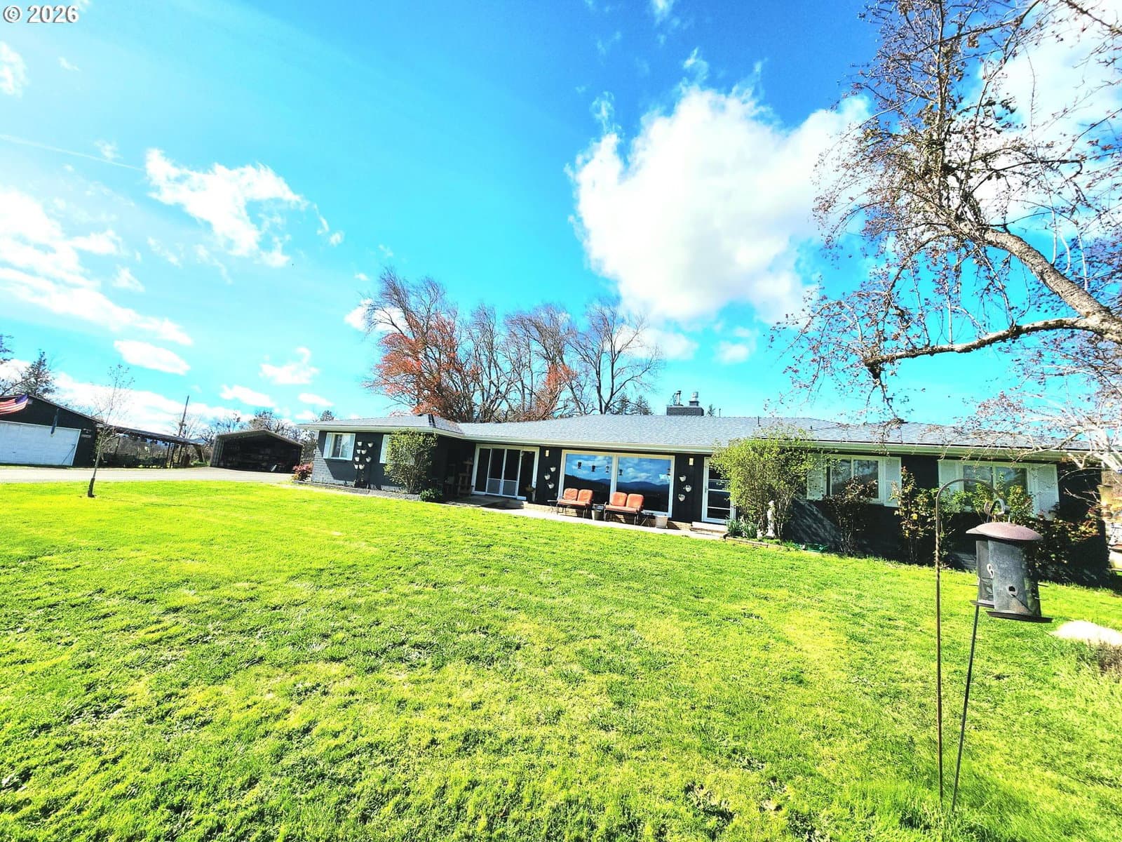 Listing photo 1 of 6