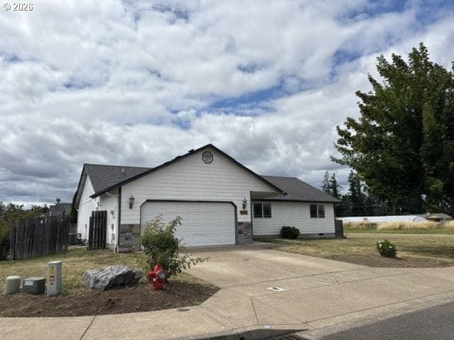 Listing photo 1 of 6