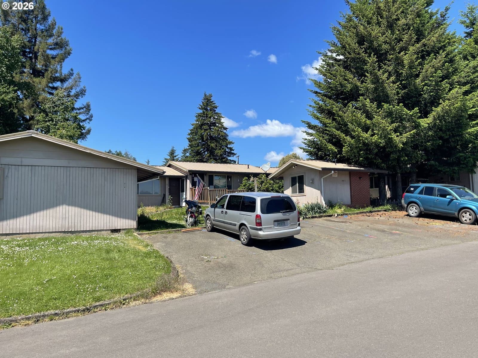 Listing photo 1 of 6