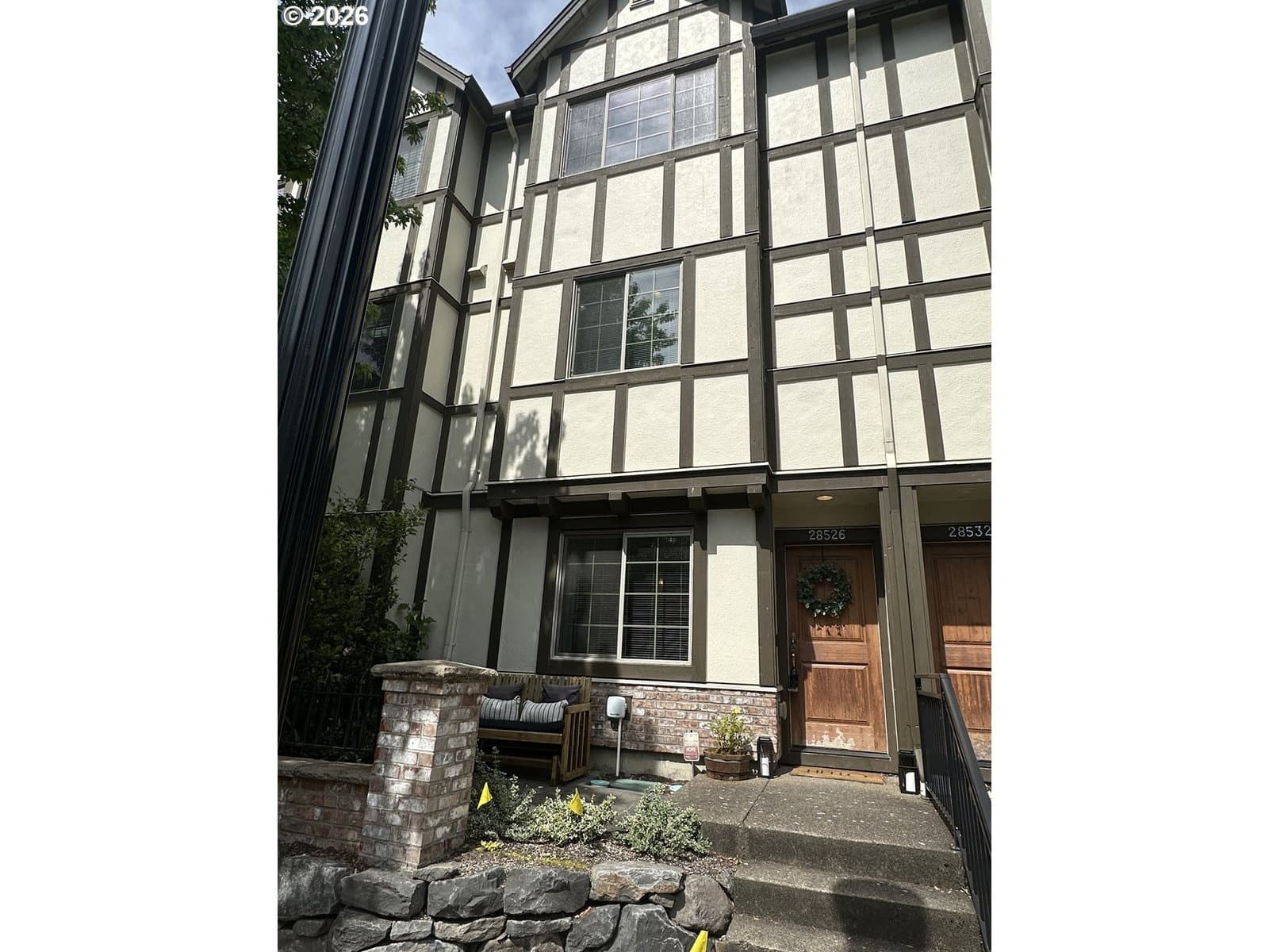 Listing photo 1 of 6