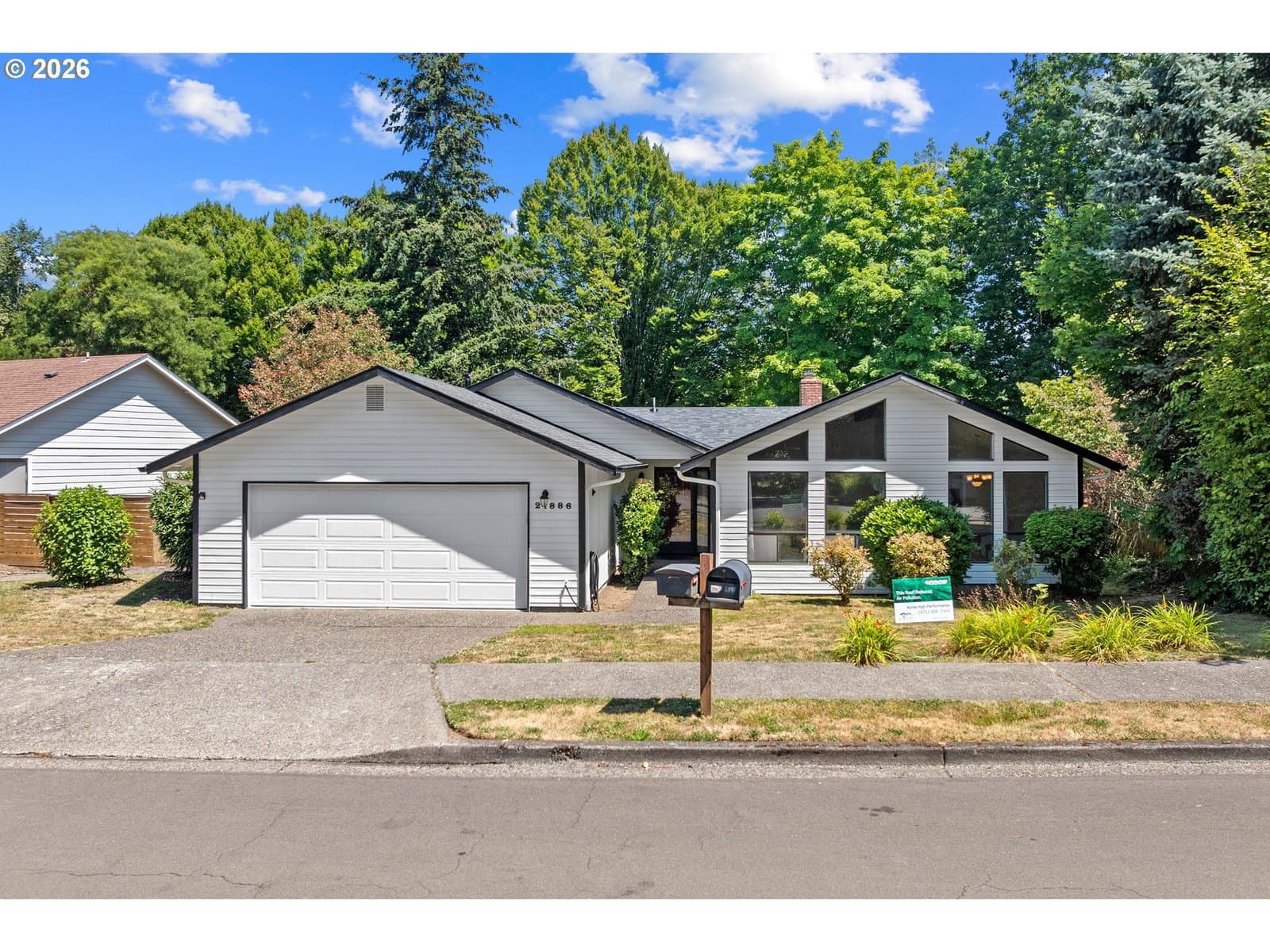 Listing photo 1 of 6