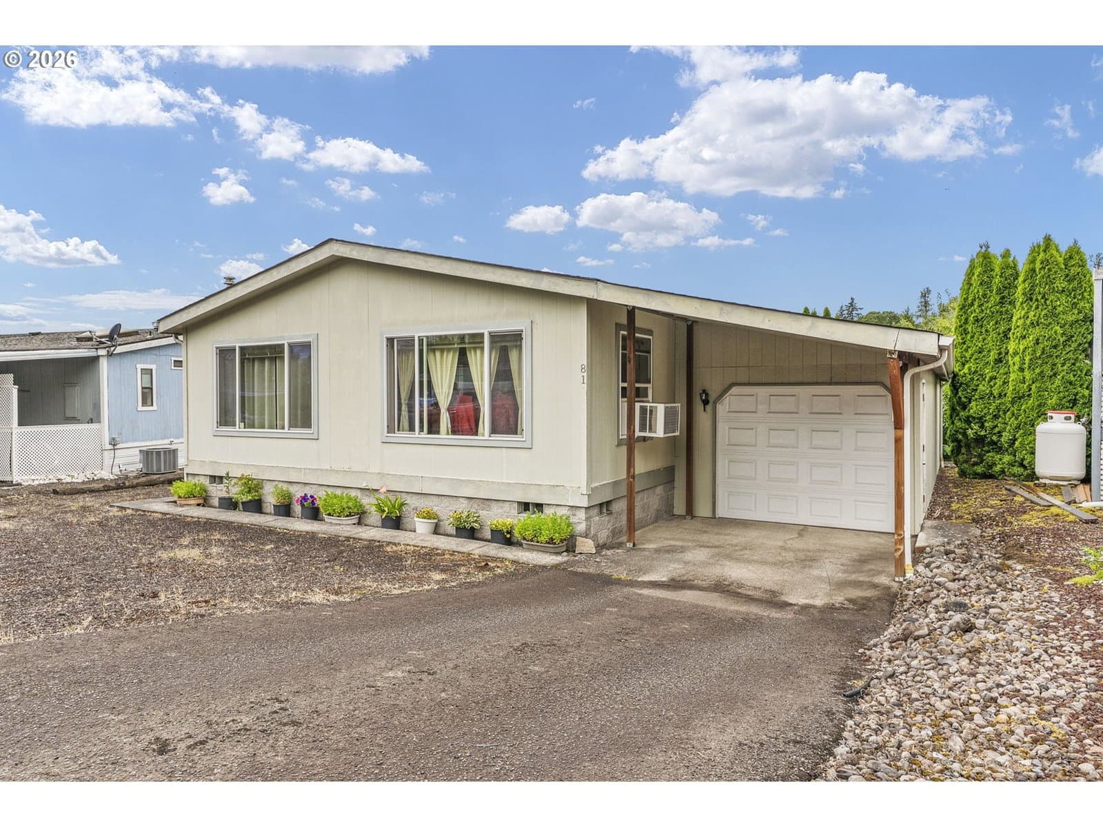 Listing photo 1 of 6