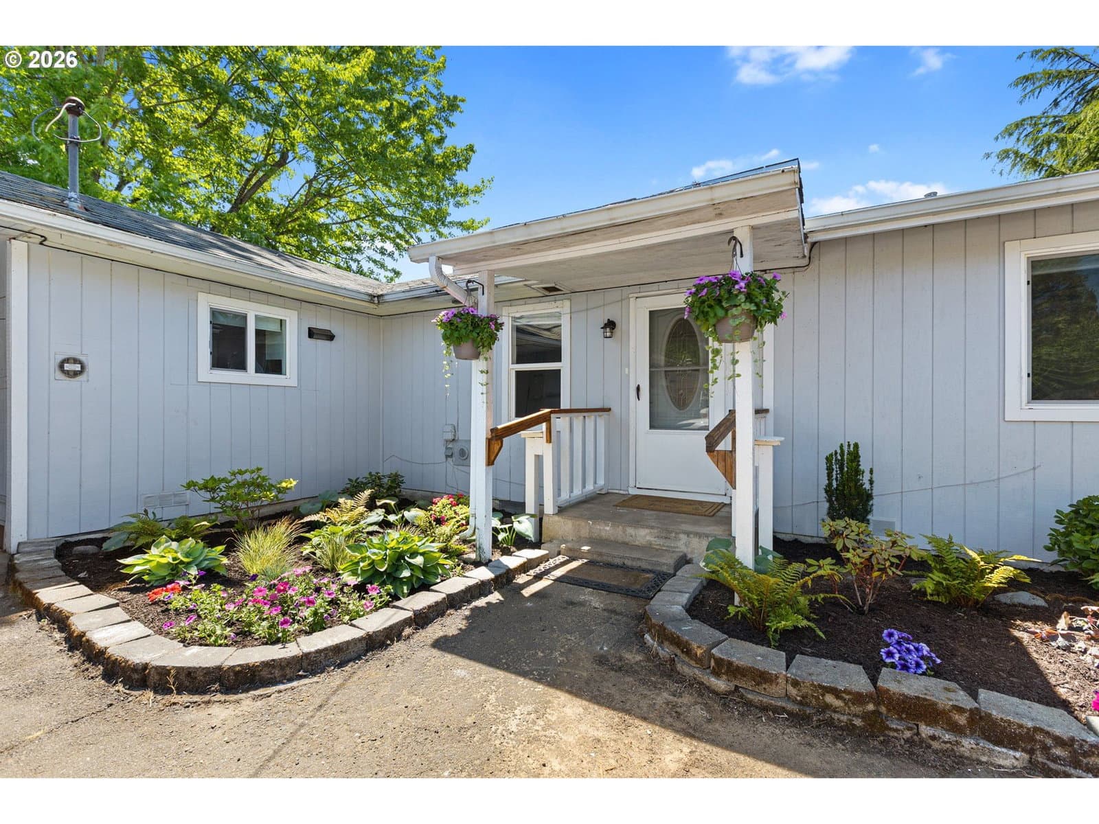 Listing photo 1 of 6