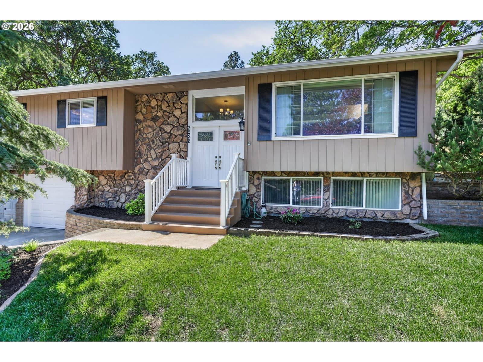 Listing photo 1 of 6