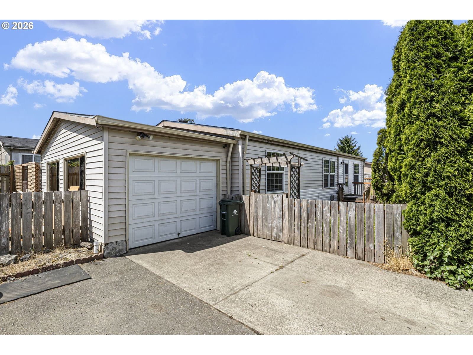 Listing photo 1 of 6