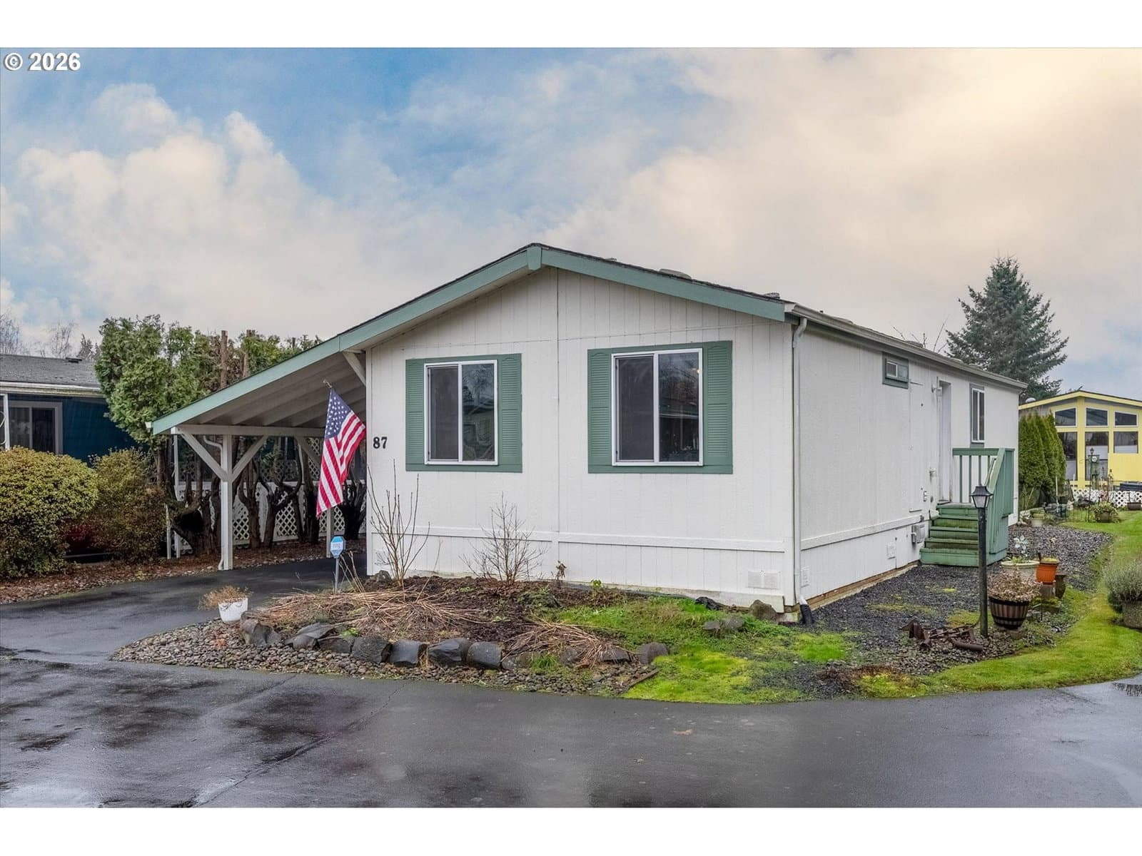 Listing photo 1 of 6