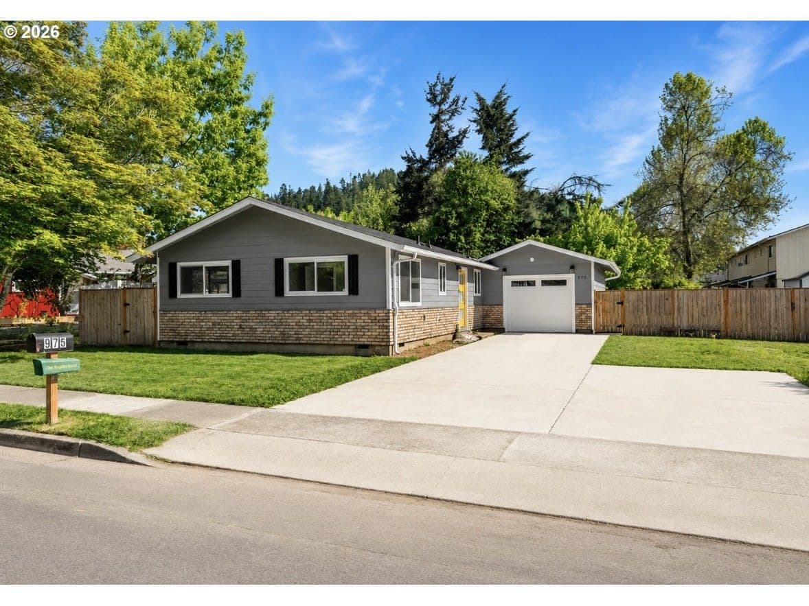 Primary listing photo, 975 EVERGREEN DR, Creswell, OR, 97426