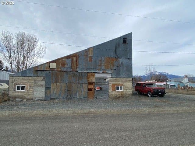 Primary listing photo, 621 JOHN ST, Haines, OR, 97833