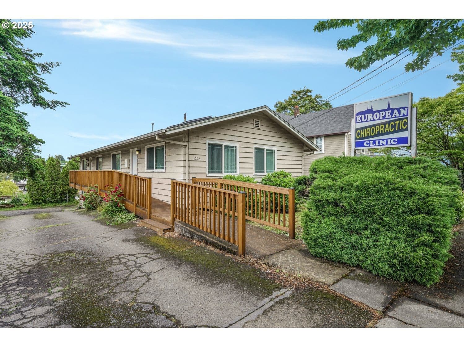 Listing photo 1 of 6