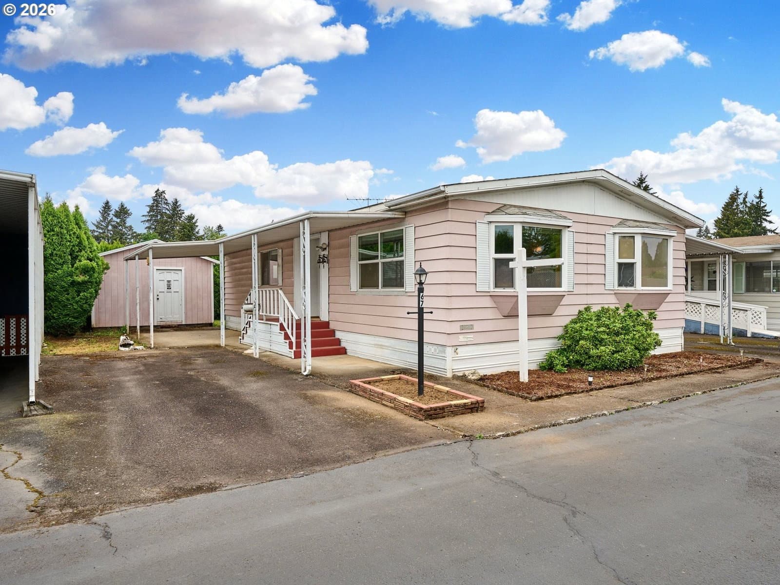 Listing photo 1 of 6