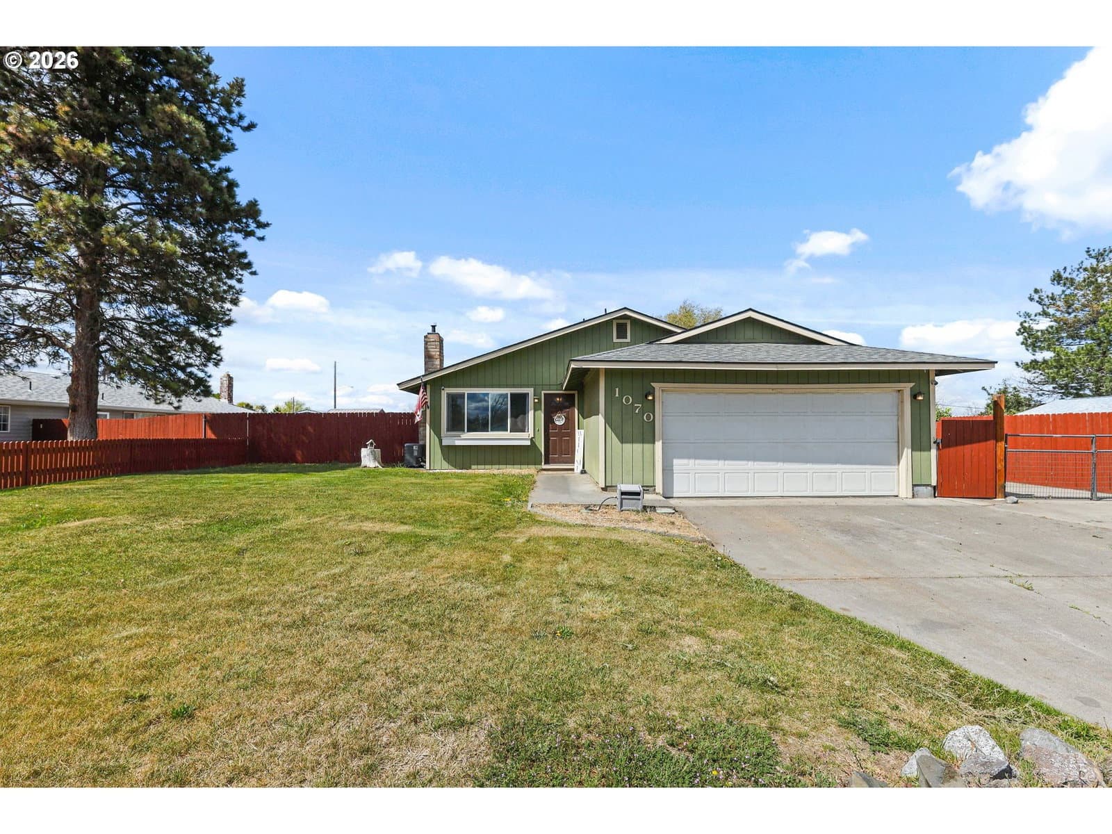 Primary listing photo, 1070 SW 10TH PL, Hermiston, OR, 97838
