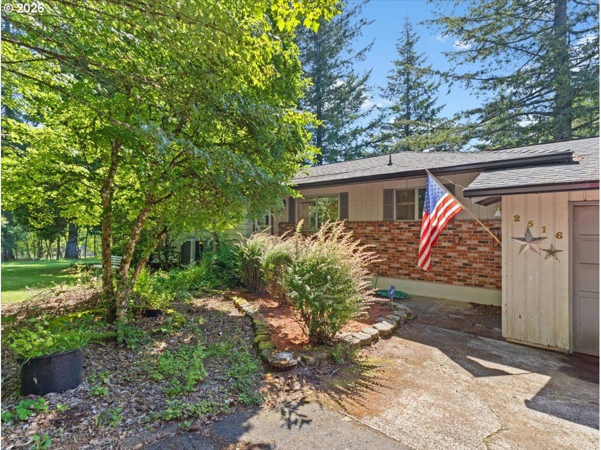 Listing photo 1 of 6