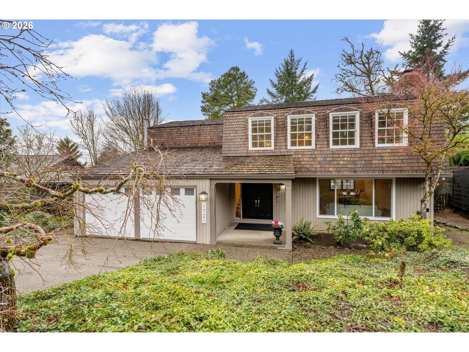Primary listing photo, 1721 HIGHLAND DR, Lake Oswego, OR, 97034