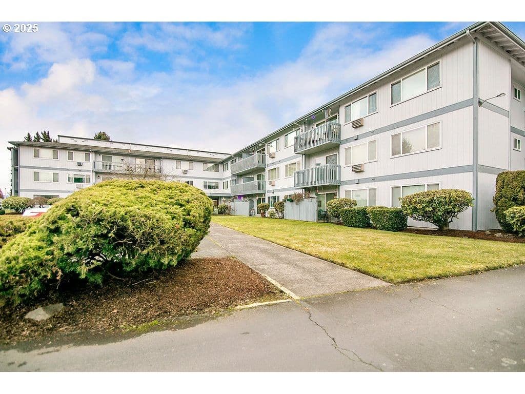 Primary listing photo, 2005 TIBBETTS DR #203, Longview, WA, 98632