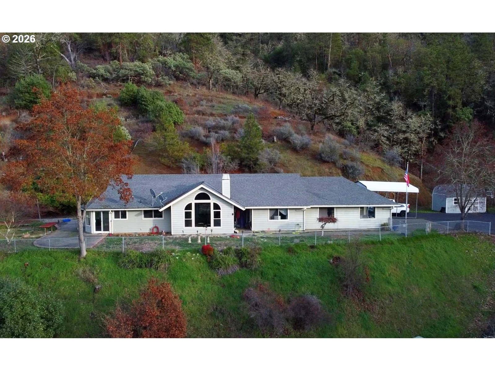 Listing photo 1 of 6