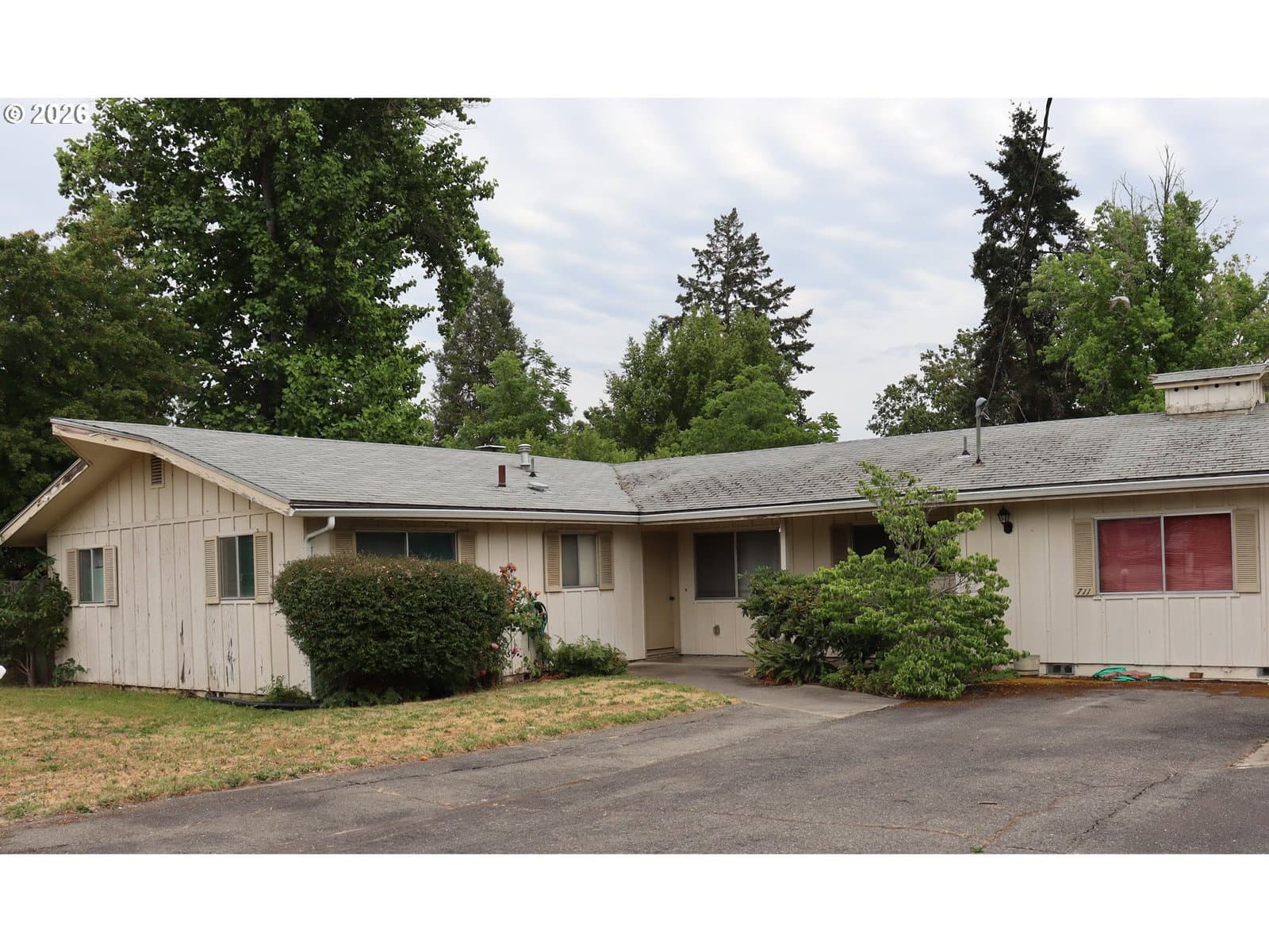 Listing photo 1 of 6