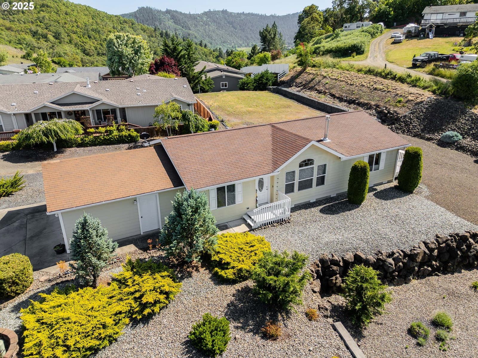 Primary listing photo, 621 HIGHLAND VISTA LN, Roseburg, OR, 97471