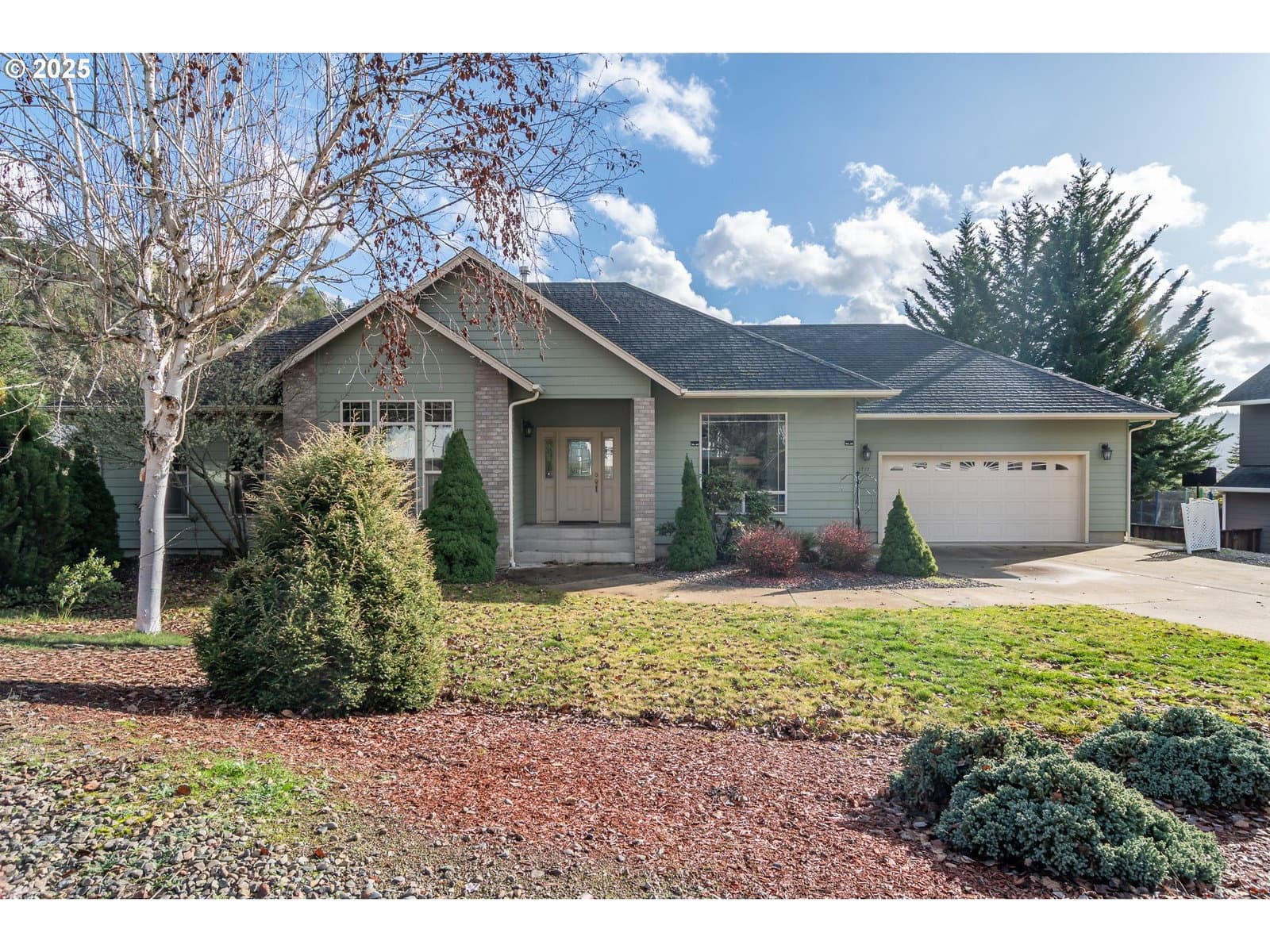 Primary listing photo, 1737 NE SHALE CT, Roseburg, OR, 97470