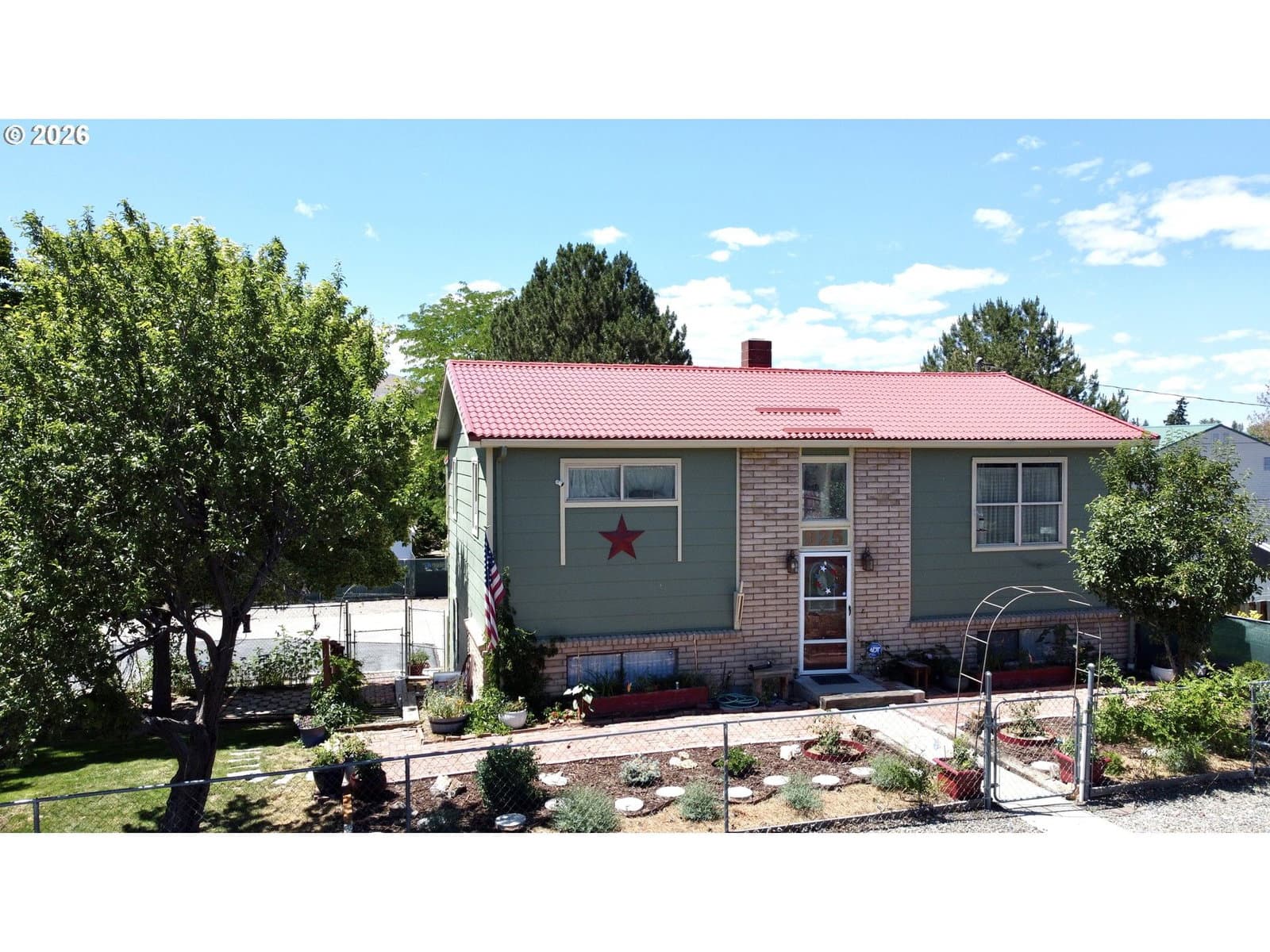 Listing photo 1 of 6