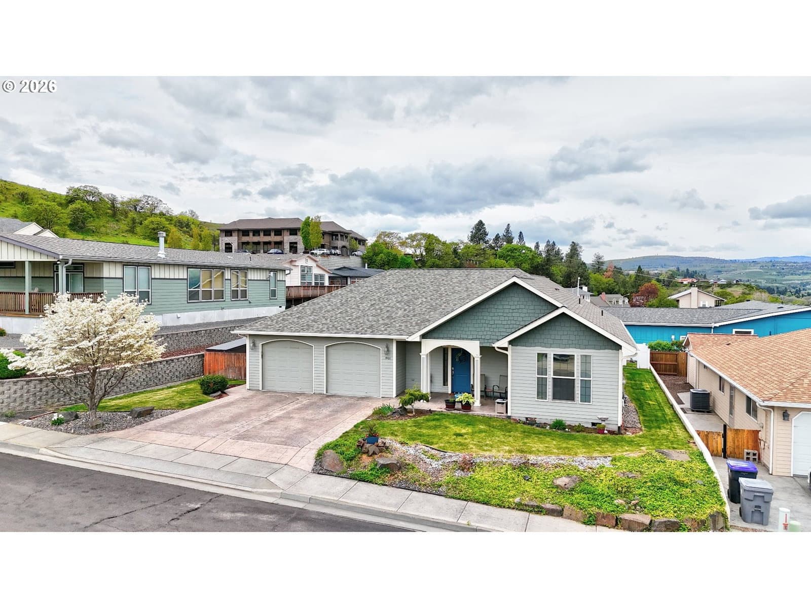 Primary listing photo, 1901 GOLDEN WAY, The Dalles, OR, 97058