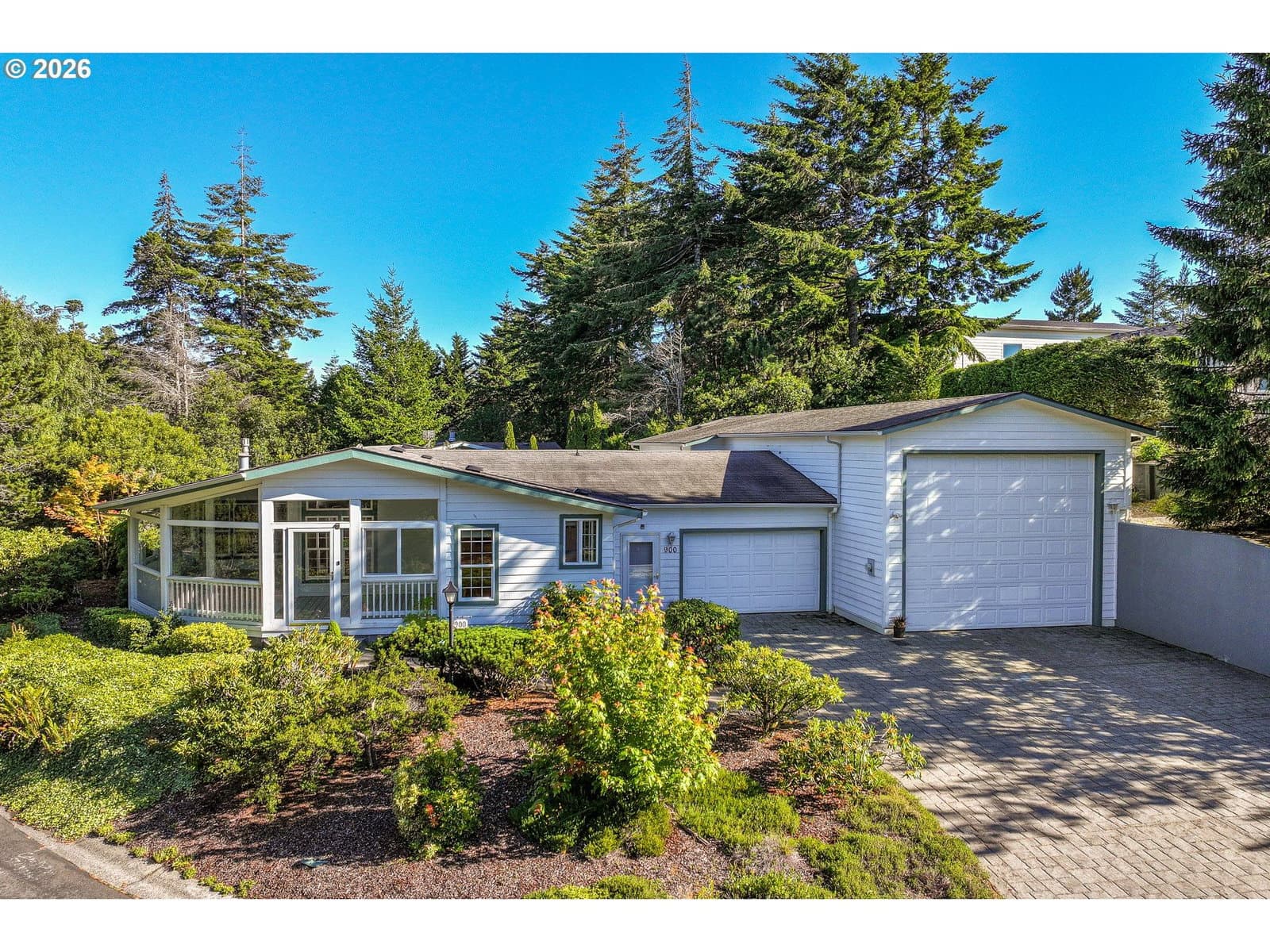 Listing photo 1 of 6