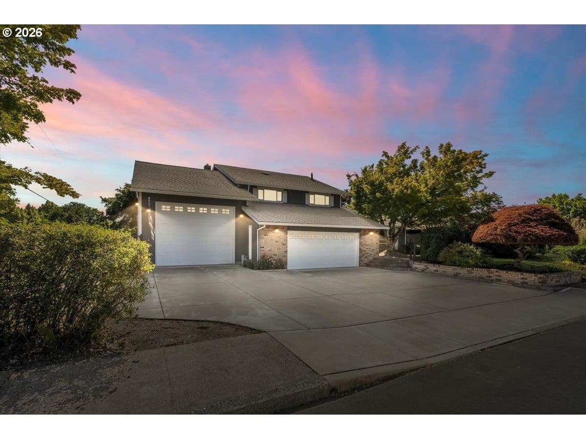 542 NE 14TH AVE