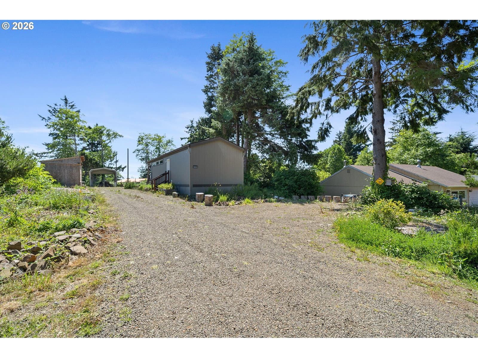 Listing photo 1 of 6
