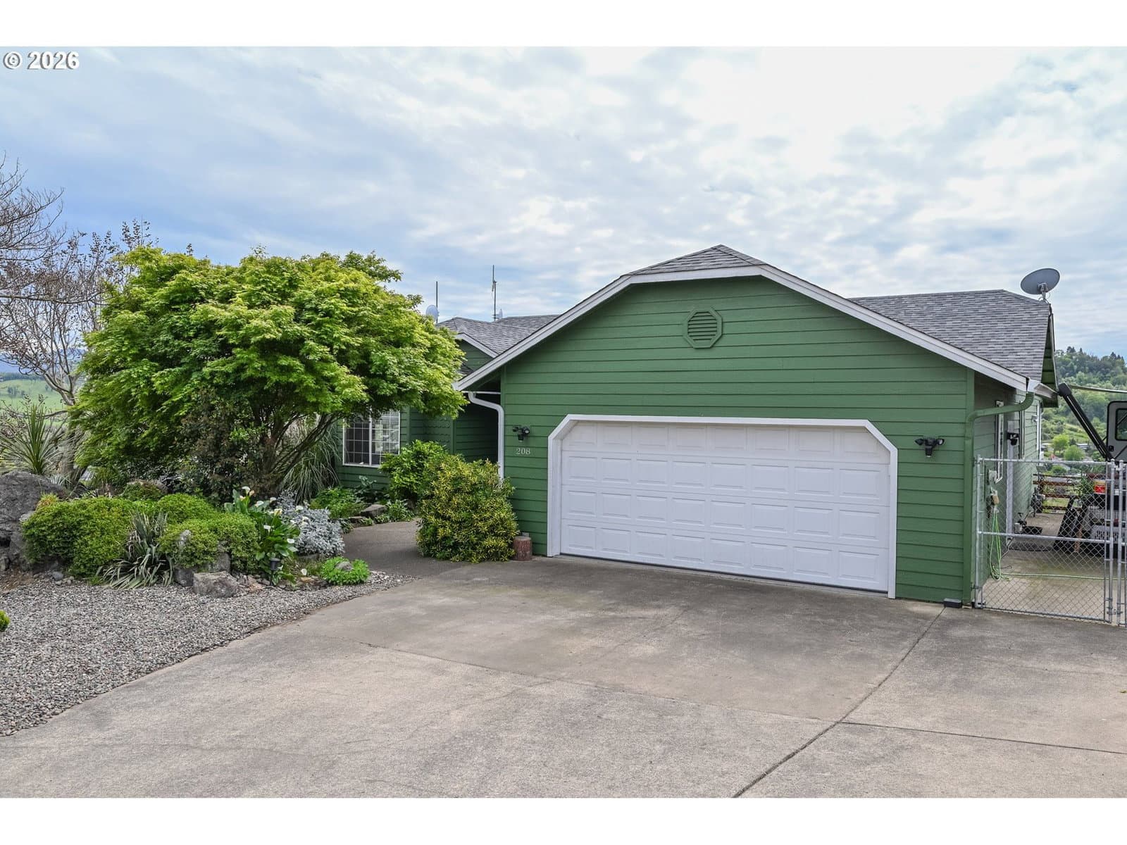 Primary listing photo, 208 JAMIE LOOP, Roseburg, OR, 97471