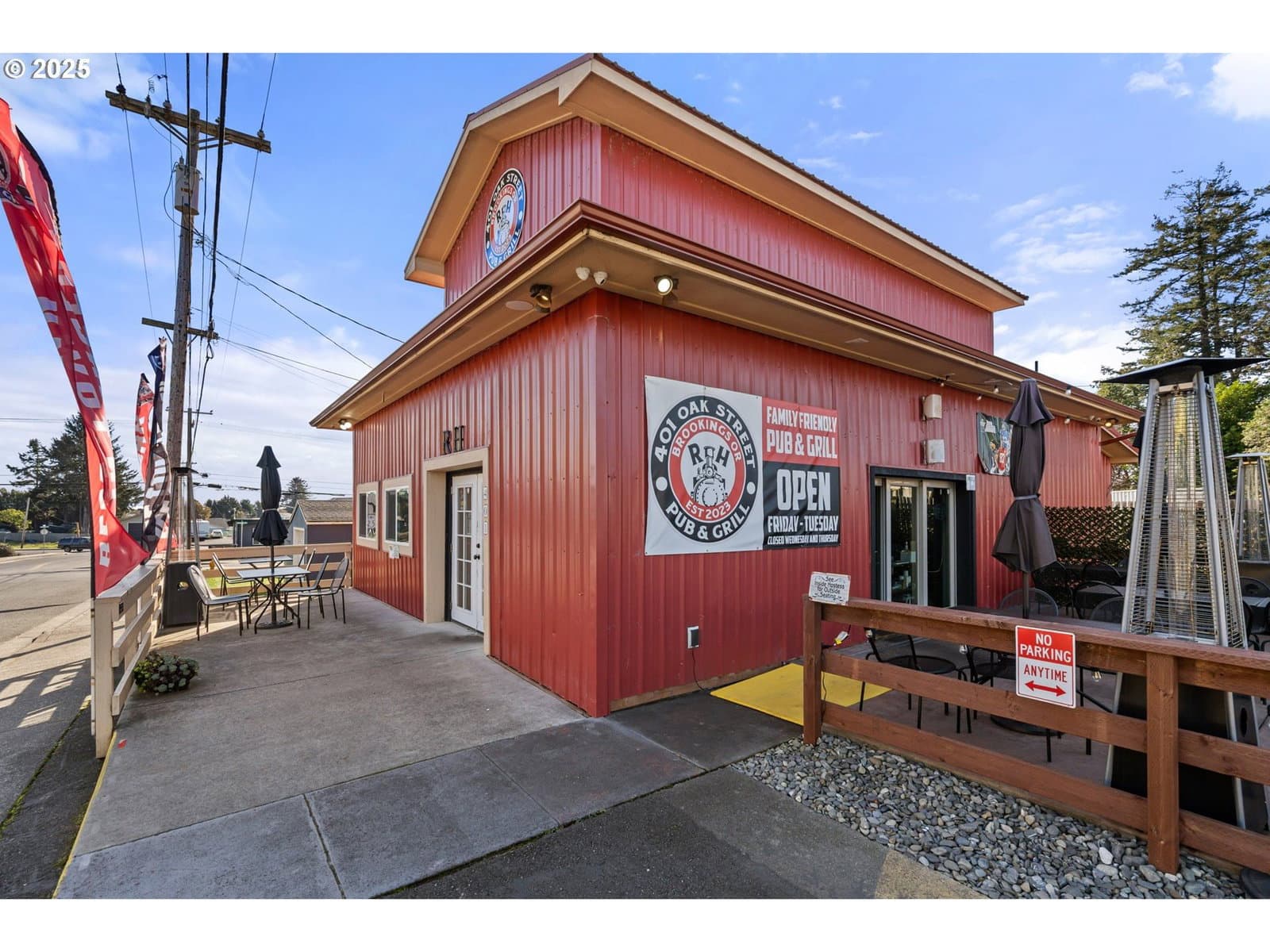 Primary listing photo, 401 OAK ST, Brookings, OR, 97415