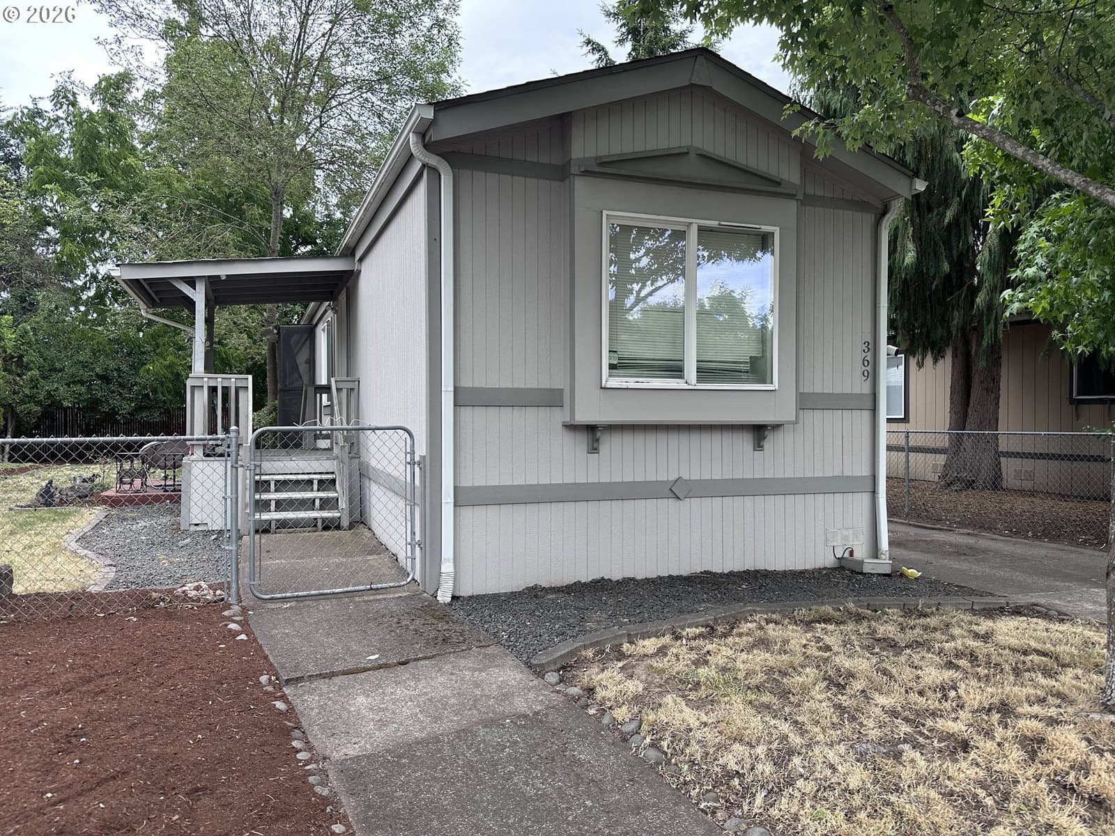 Listing photo 1 of 6