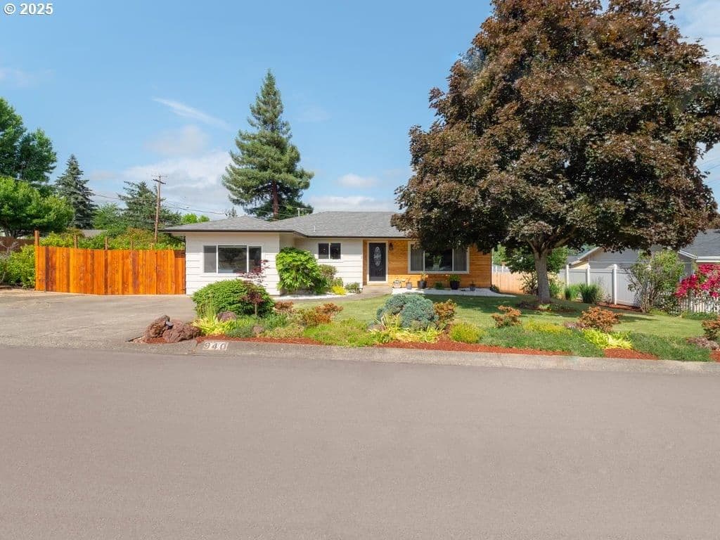Primary listing photo, 940 W LUELLEN DR, Roseburg, OR, 97471