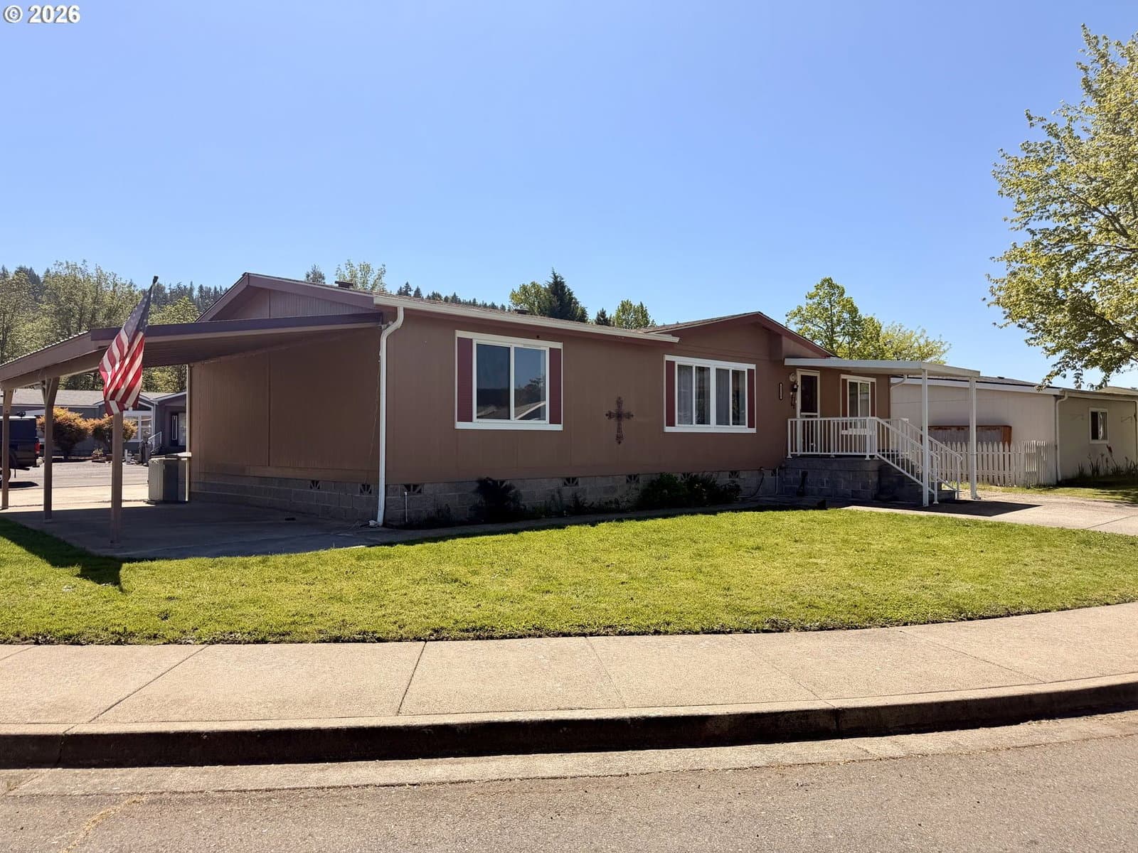 Listing photo 1 of 6