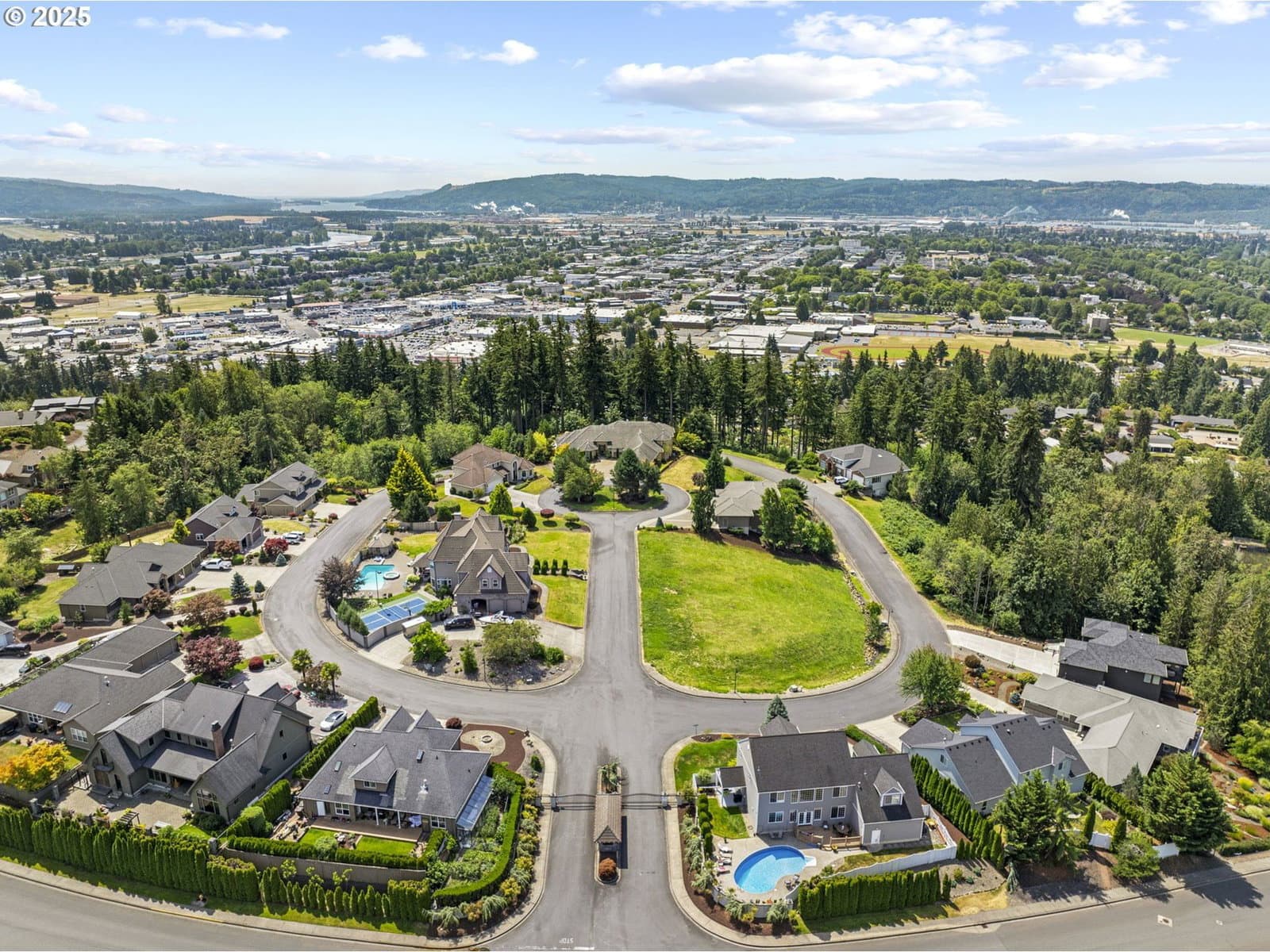 Primary listing photo, 1 CENTER CT, Longview, WA, 98632