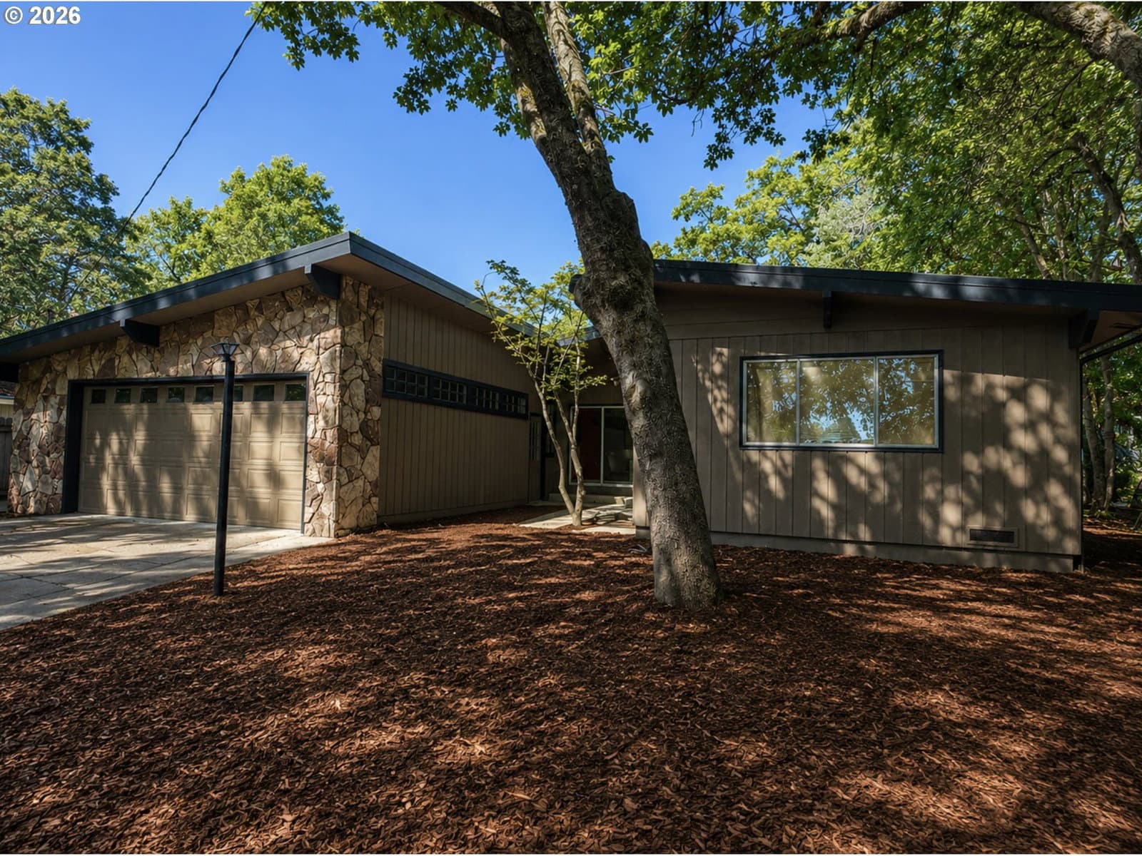 Listing photo 1 of 6