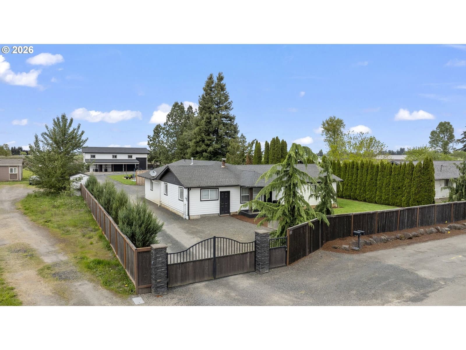 Listing photo 1 of 6