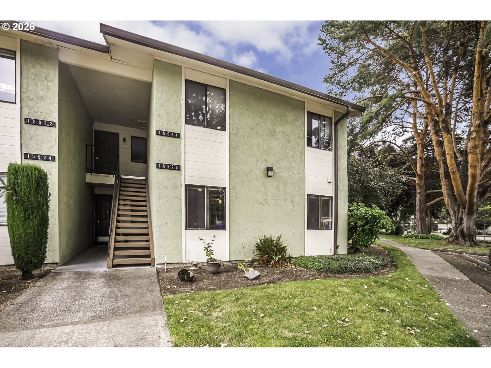 Listing photo 1 of 6