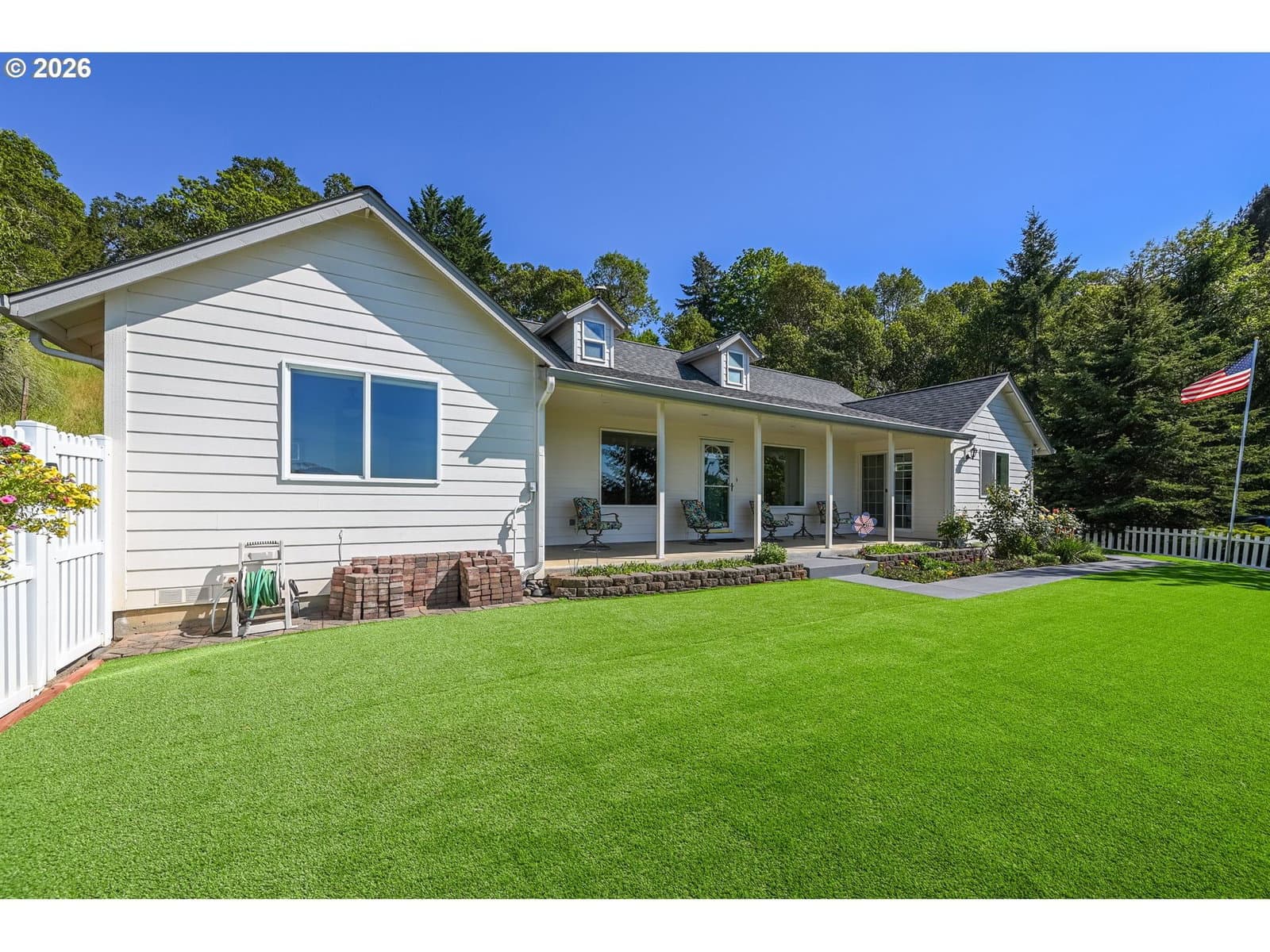 Listing photo 1 of 6